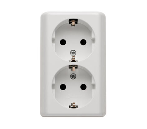 Dobbelt-uttak-med-Schuko-jording-med-skjermskinner-hvit-16A