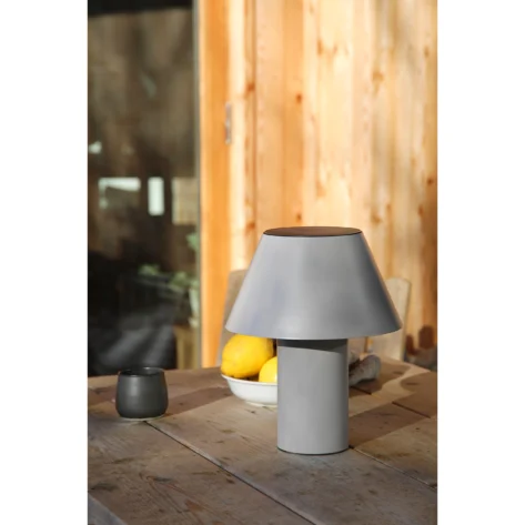 Markslöjd VIVO grå – solcelle bordlampe